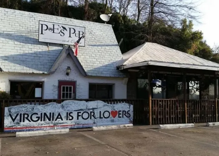 Chic Urban Couples Retreat: Perfect Getaway 'N Rva