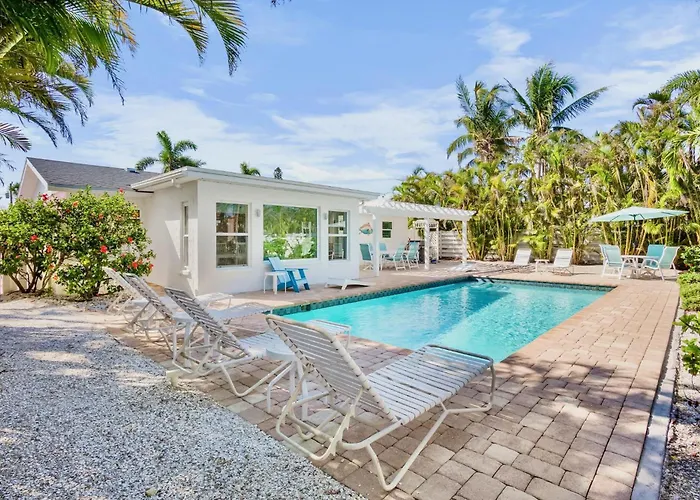 Pink Palm Bungalow