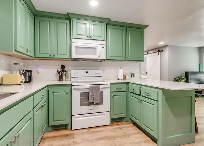 Okc Casita - Private Hot Tub, Fenced Yard, Mins To Top Spots, Pet Friendly
