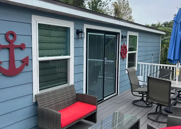 Perfect Getaway-Lovely Cottage House- Near Beaches