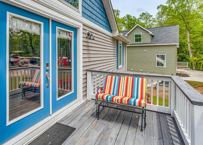 Golf Cart Included: Little River Cottage W/ Deck!