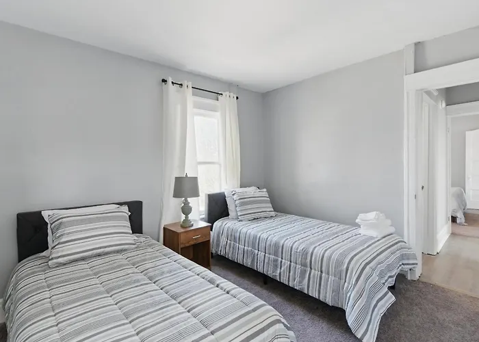Modern Renovated 2Br Near Su, Zoo, Destiny & Downtown
