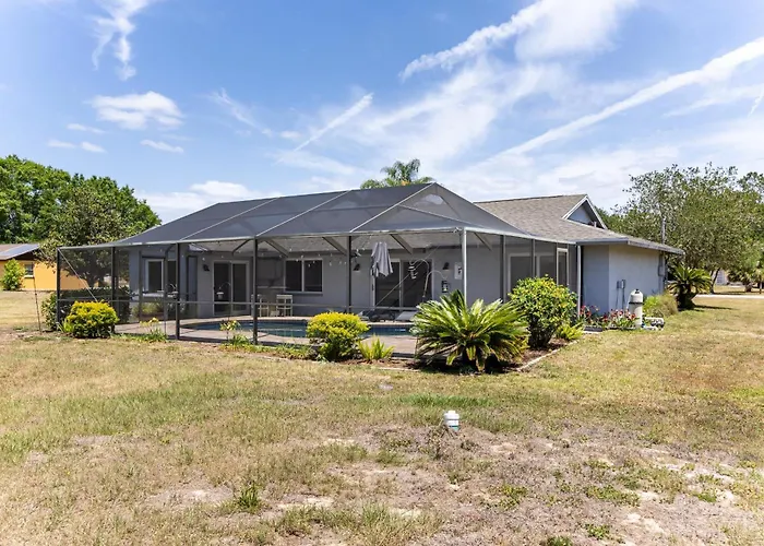 3Br Wesley Chapel Retreat With Private Pool - Pet-Friendly - Spacious Parking