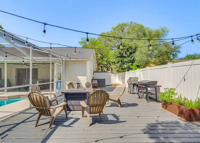 Private Pool & Lanai: Spring Hill Oasis