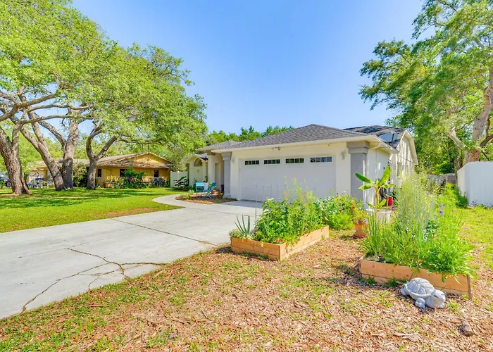 Private Pool & Lanai: Spring Hill Oasis