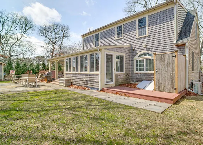 4 Mi To Inkwell Beach: Home In Oak Bluffs!