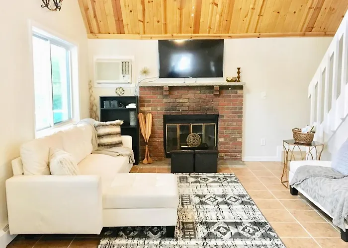 Beautiful Lakefront Chalet In The Poconos!