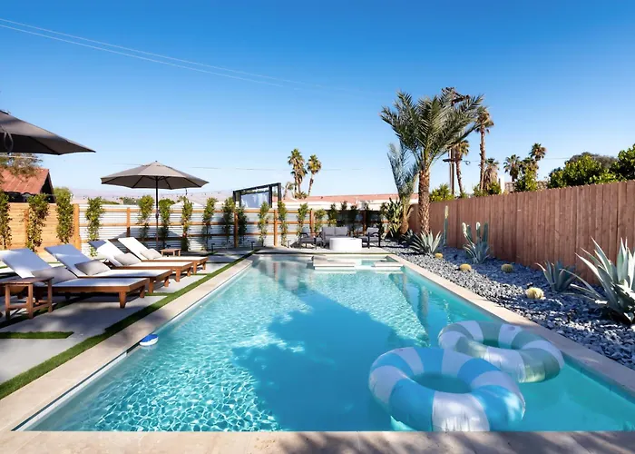Olive Sand Desert House - Pool - Spa - Dogs - Close To All