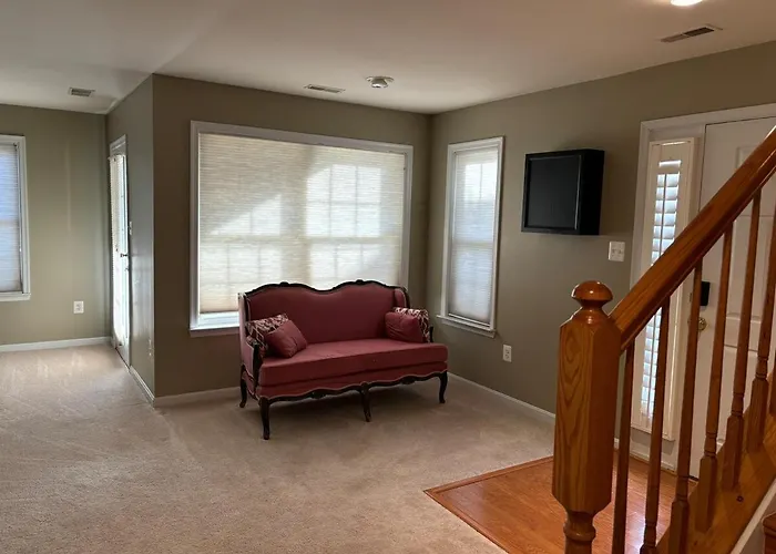 Maple Lawn Gem -Sunny Townhouse 3 Bedrooms