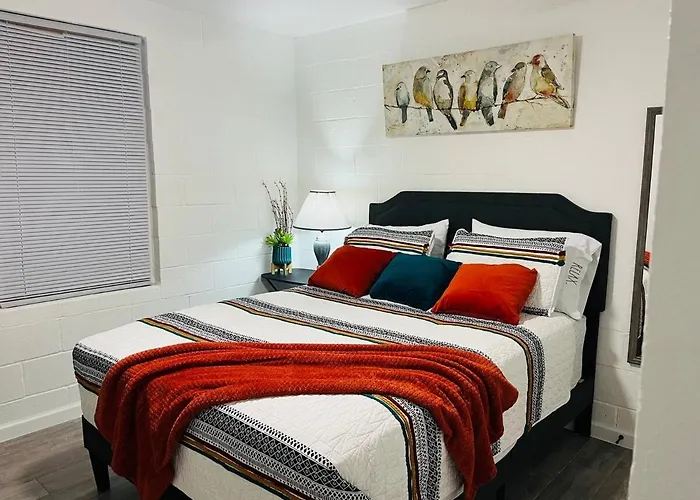 New! 5 Minutes From Convention Center, Shopping Centers & Airport