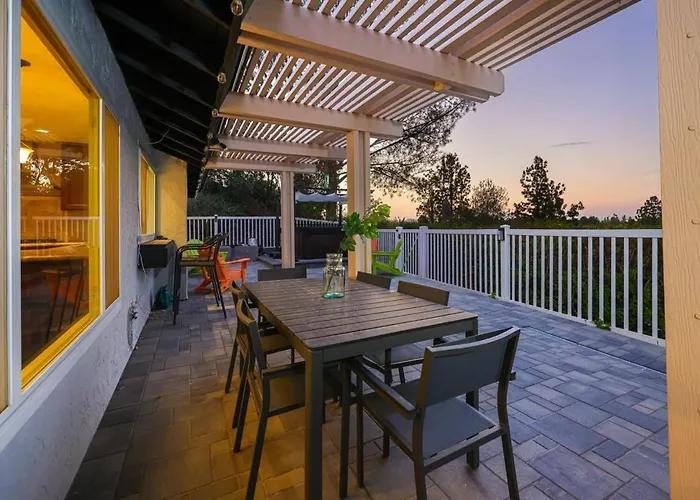 Hot Tub With A View And Large Back Deck & Game Room