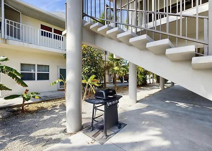 Kc111 Gray Pelican House