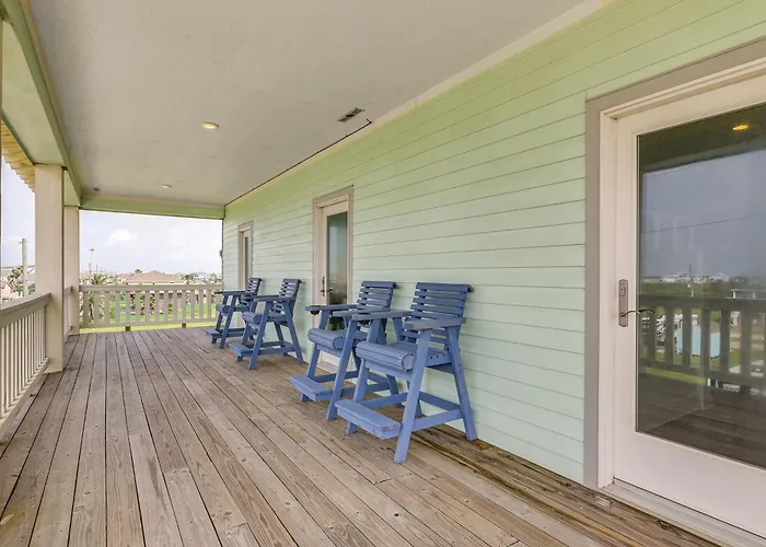 1 Block To Shore: Crystal Beach Gem, Deck & Views