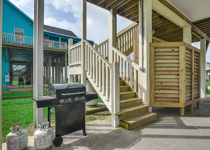 1 Block To Shore: Crystal Beach Gem, Deck & Views