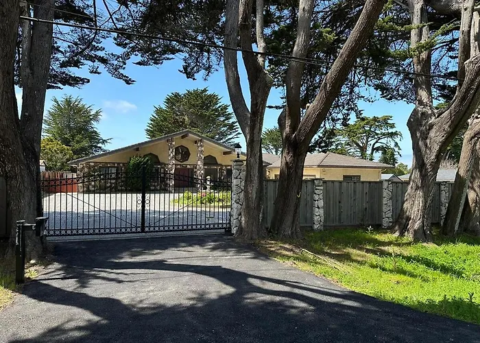 4300 Sq Ft Bay Escape, Near Beach, Golf And Trails