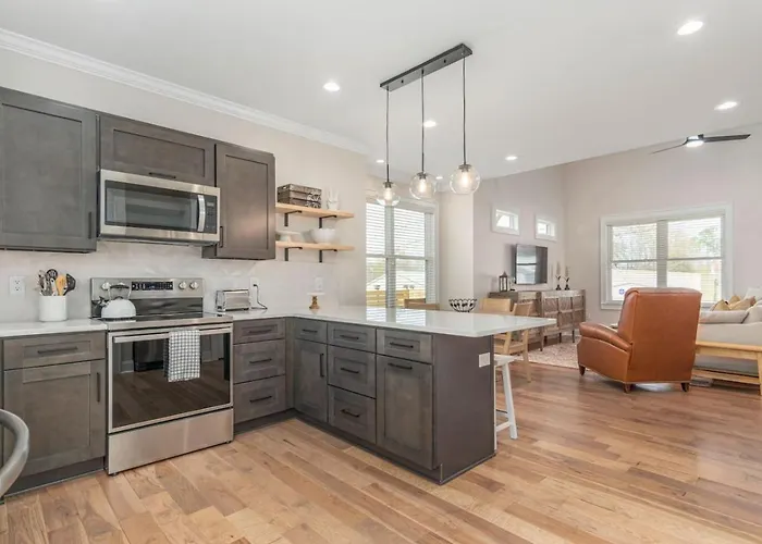 Brand New Modern House - Walk To Main Street