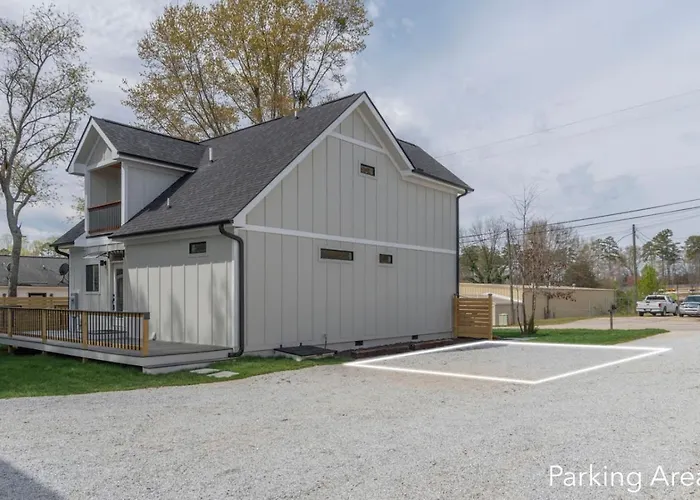 Brand New Modern House - Walk To Main Street