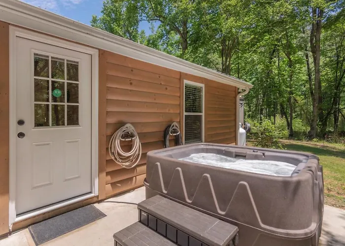 Modern Cabin In The Woods With Hot Tub