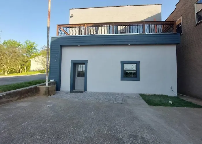 734 East Broadway, Unit 101A