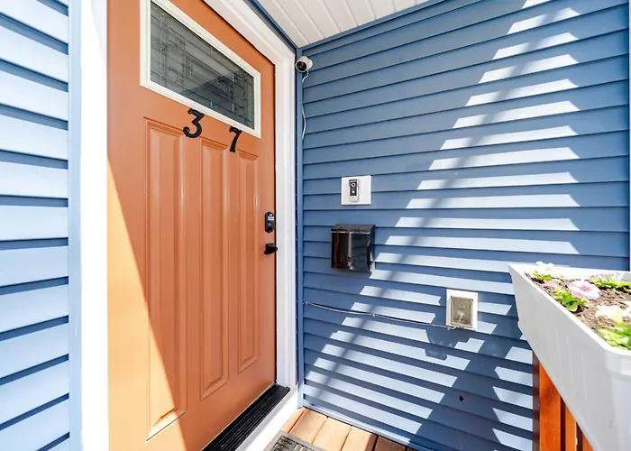 Pet Friendly 3Br Quincy Townhouse W Laundry, Free Parking, Near Mbta Red Line 37