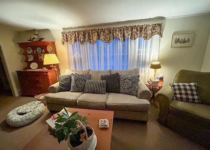 Furnished And Flexible At Buttonwood Park - Perfect For Longer Stays!
