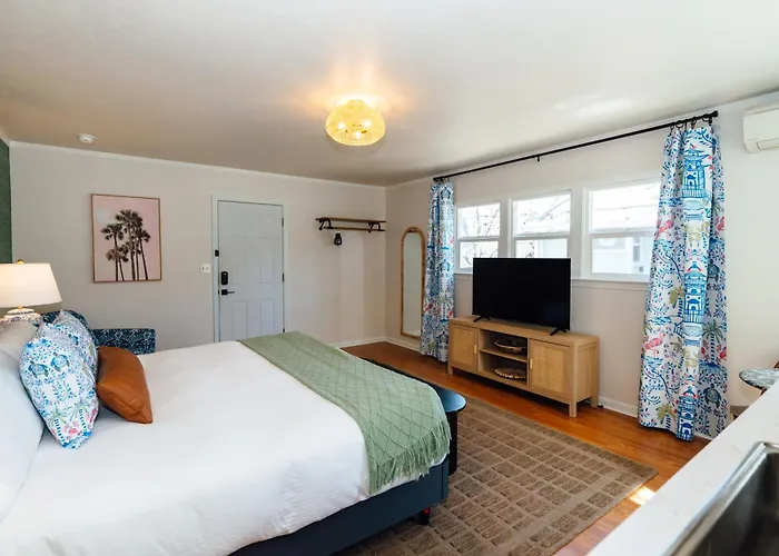 Swank Boutique Suites