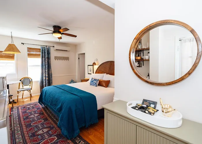 Swank Boutique Suites