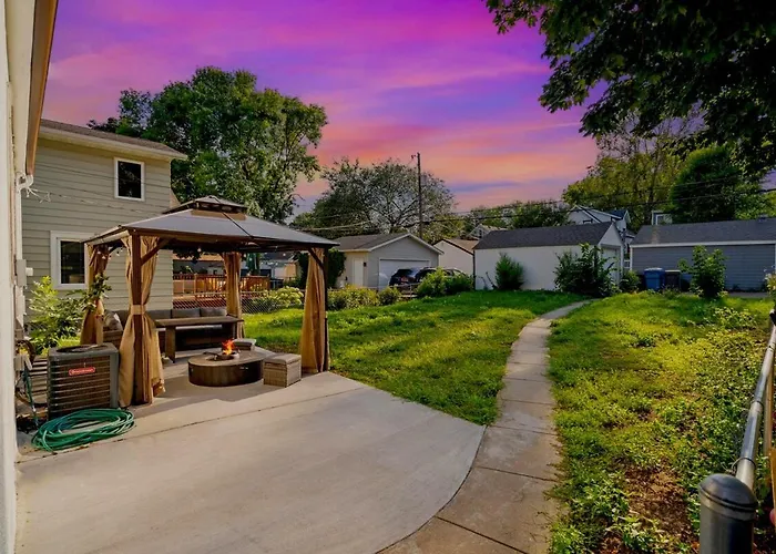 Movie Game Room & Fire Pit Luxury Spacious Home
