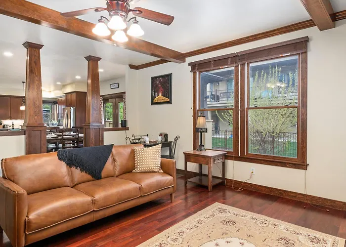 The Fireside Retreat - 6 Bd, Sauna, Home Theater