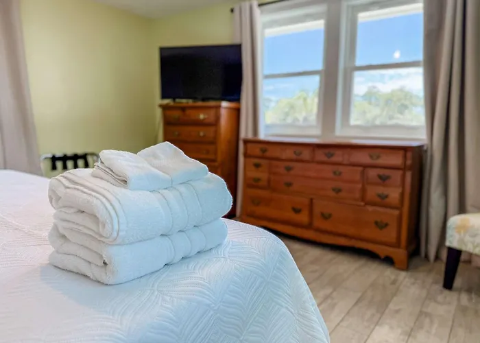 Spacious House- Deep Water Dock Pool Golf Cart Rental Available