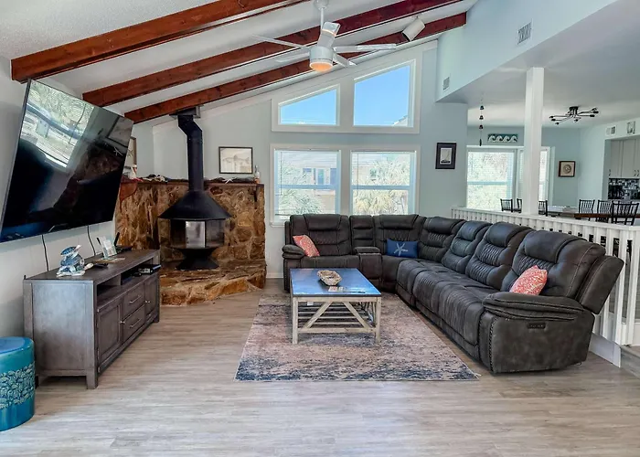 Spacious House- Deep Water Dock Pool Golf Cart Rental Available