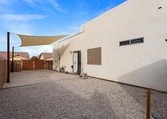 Beautiful Desert Oasis Villa With Pool
