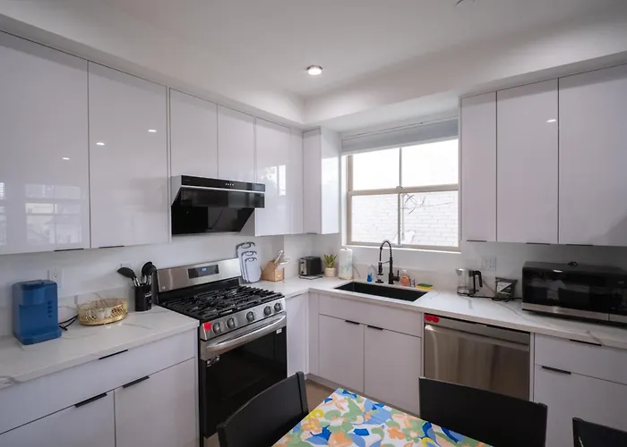 Stylish Private Room By Downtown La With Private Parking