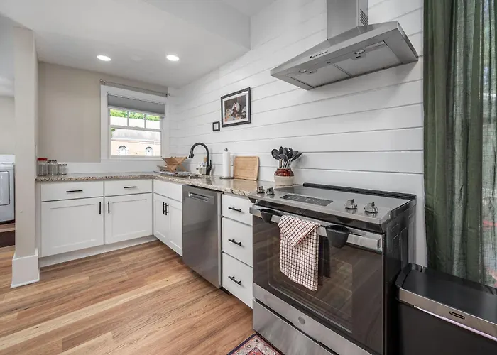 Chapel Hill Roots - Northside Historic Home