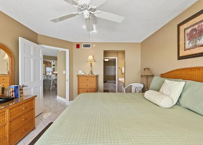Direct Oceanfront Corner Condo With Spacious Balcony And Heated Beachfront Pool
