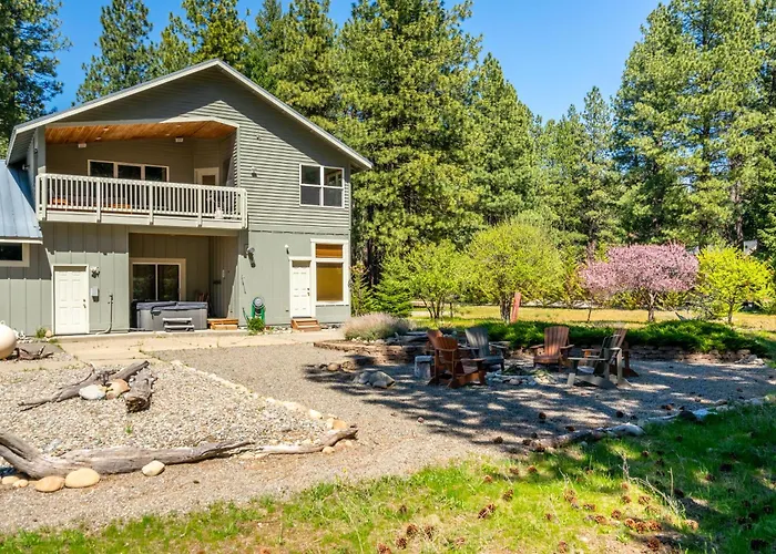 Cozy Pine Cabin Private Pool Access & Family Fun