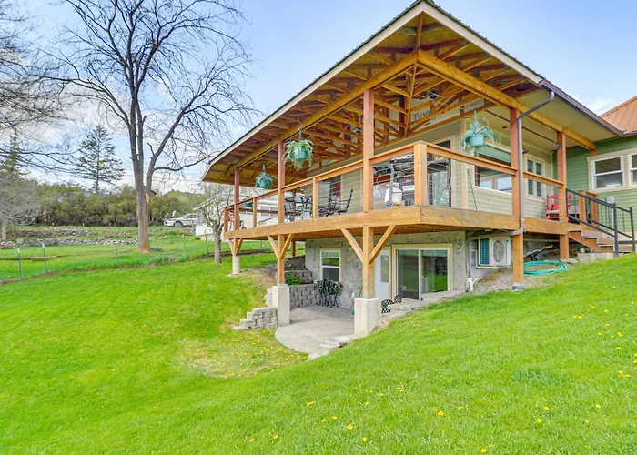 Mtn-View Eureka Apartment: Walk To Eateries!