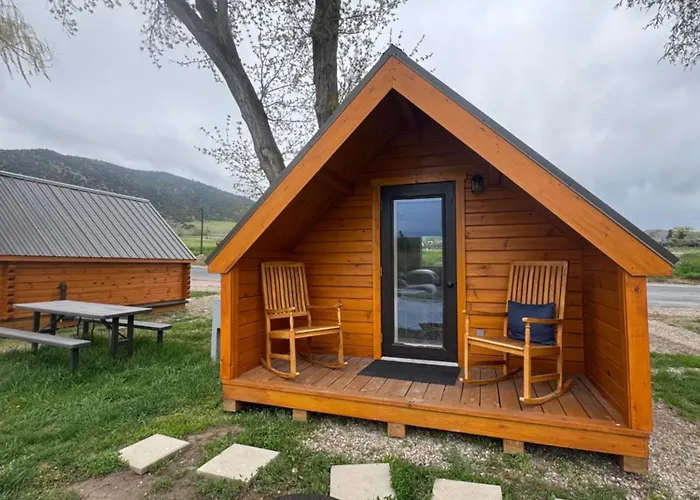 Lost Trail Resort - Riverside Rooms - Near Hot Pools