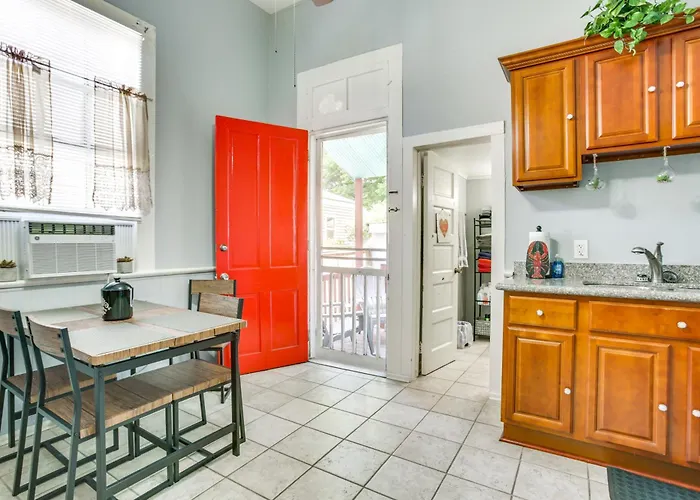Walk To Magazine St: Nola House In Irish Channel!