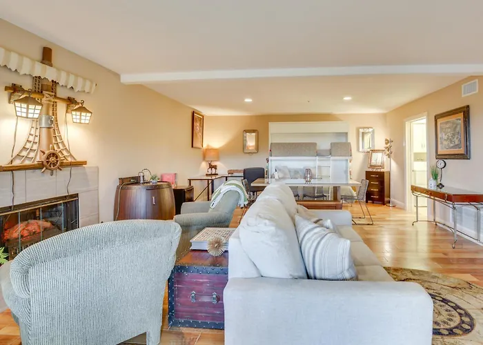 Hot Tub + Balcony: Rainbow Retreat Near Wineries!