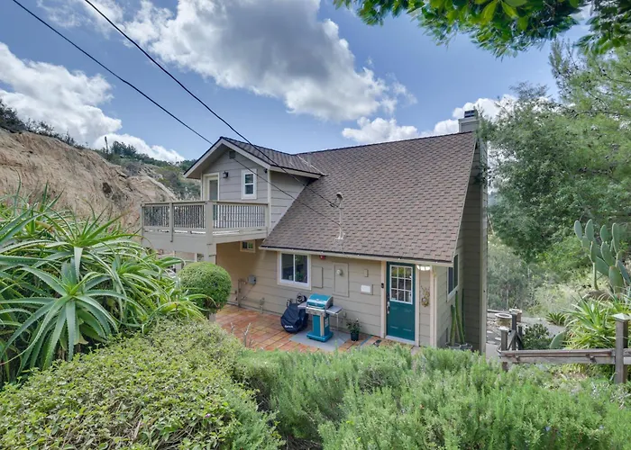 Hot Tub + Balcony: Rainbow Retreat Near Wineries!
