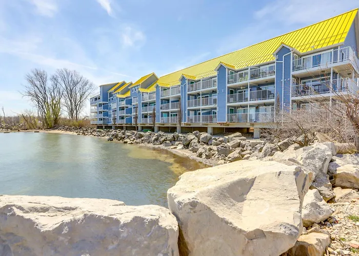 Cozy Lakefront Middle Bass Retreat W/ Balcony