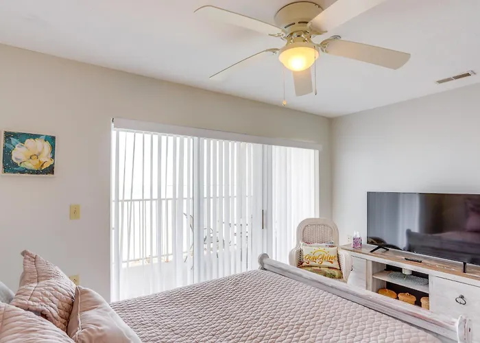 Cozy Lakefront Middle Bass Retreat W/ Balcony