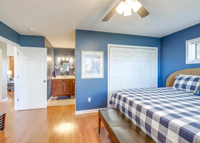Sun-Filled Condo W/ Smith Mountain Lake Views