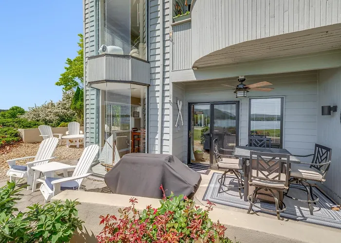 Sun-Filled Condo W/ Smith Mountain Lake Views