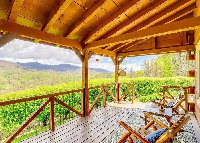 True Log Cabin W/ Game Room, Year-Round Views