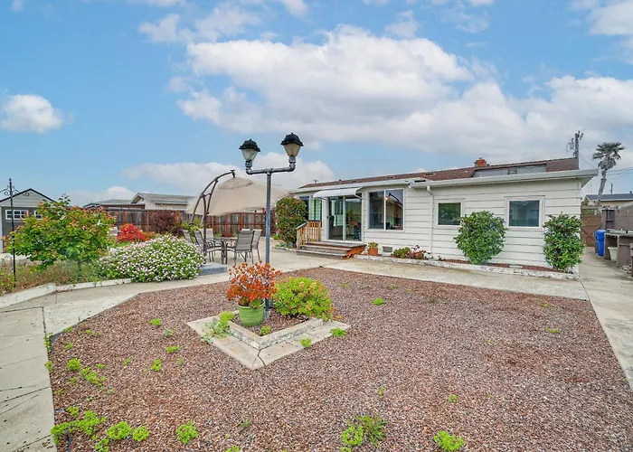 Seaside Vacation Rental W/ Patio Near Monterey Bay