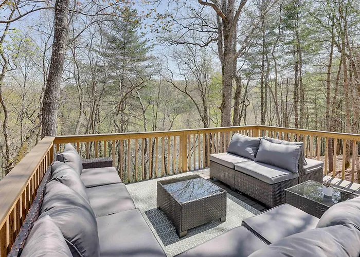 'Sweetwater Bluff' Home On The Hiawassee W/ Views!