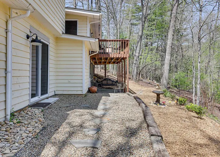 'Sweetwater Bluff' Home On The Hiawassee W/ Views!