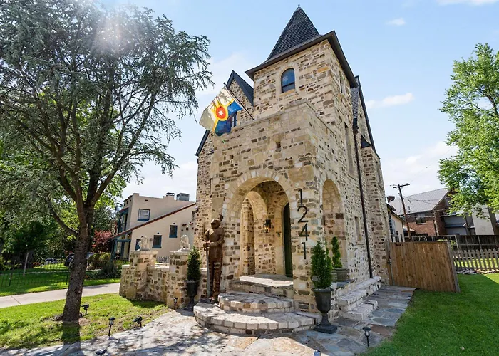 Castle Near Gathering Place Hot Tub, 3 Stories